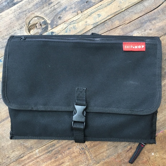 skip hop grab & go signature pronto changing station
